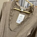 Chompa Mujer Beige con Escote Volantes Banana Republic Talla S