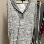 Chompa Gris con Cuello Chal y Botones Banana Republic Talla M/L